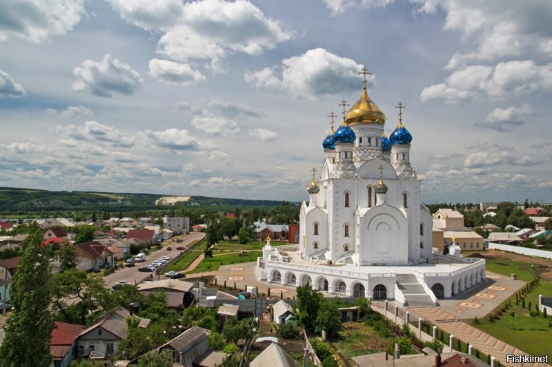 Справа ,в столбце рекламы увидела вопрос &quot; Планируете ли переехать из се...