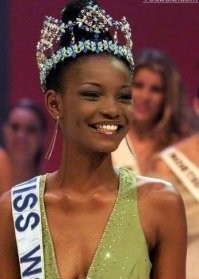 Мисс мира 2001. По надуманным квотам должна была стать участница из Африки. А завтра команда сверху спустится на представителя ЛГБТ. Дело вкуса, конечно...))))