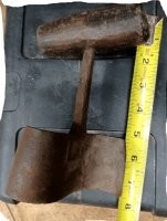 "С его помощью делают лунки в земле" - с его помощью измельчают ботву и корнеплоды на корм поросятам. Это сечка.
Салаты жля людей тоже можно делать.