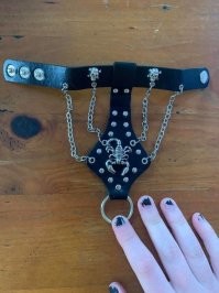 что за ужас с ногтями?