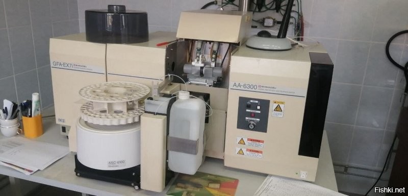 Ну... такое;) "Педагог" не права, увы, в том, что начала оскорблять детей, сравнения там всякие нехорошие... Будь она настоящим педагогом, то знала и умела бы использовать методы, которые вполне работаю без вот таких вот наездов. За 15+ лет работы в различных образовательных учреждениях (школы, колледж, немного универа, частная школа на данный момент) ни разу не повышал голос на детей даже. Не говоря уже об оскорблениях или рукоприкладстве. С родителями вот приходилось, да, на повышенных тонах разговаривать (да и не только разговаривать). Ну не сделали домашку... И? Я, как педагог, разберусь почему, объясню еще раз-другой-третий, ибо в 99% это тупо непонимание, а не желание ее не делать. Более того, всегда есть альтернативные методы для обучения! На прошлой неделе удалось организовать для некоторых экскурсию в горводоканал (ну им было не интересны темы от слова совсем, а после - выраженная заинтересованность!). Да, нужно делать так, чтобы было интересно! Я ни разу не хочу сказать, что я какой-то там супер педагог, но я таки пытаюсь использовать все доступные мне ресурсы, чтобы заинтересовать детей... И это приносит результаты: кому-то видосик интересный показать, кому-то дать возможность интересный опыт провести, кому-то вот такая экскурсия нужна... не понимаю, что мешает так же делать другим педагогам вместо оскорблений?...