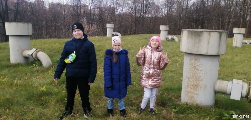 Ну... такое;) "Педагог" не права, увы, в том, что начала оскорблять детей, сравнения там всякие нехорошие... Будь она настоящим педагогом, то знала и умела бы использовать методы, которые вполне работаю без вот таких вот наездов. За 15+ лет работы в различных образовательных учреждениях (школы, колледж, немного универа, частная школа на данный момент) ни разу не повышал голос на детей даже. Не говоря уже об оскорблениях или рукоприкладстве. С родителями вот приходилось, да, на повышенных тонах разговаривать (да и не только разговаривать). Ну не сделали домашку... И? Я, как педагог, разберусь почему, объясню еще раз-другой-третий, ибо в 99% это тупо непонимание, а не желание ее не делать. Более того, всегда есть альтернативные методы для обучения! На прошлой неделе удалось организовать для некоторых экскурсию в горводоканал (ну им было не интересны темы от слова совсем, а после - выраженная заинтересованность!). Да, нужно делать так, чтобы было интересно! Я ни разу не хочу сказать, что я какой-то там супер педагог, но я таки пытаюсь использовать все доступные мне ресурсы, чтобы заинтересовать детей... И это приносит результаты: кому-то видосик интересный показать, кому-то дать возможность интересный опыт провести, кому-то вот такая экскурсия нужна... не понимаю, что мешает так же делать другим педагогам вместо оскорблений?...