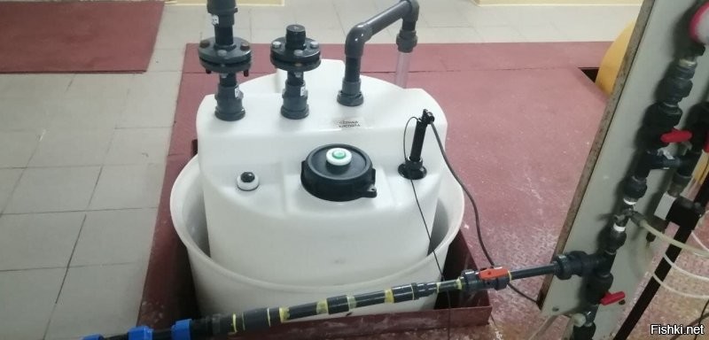 Ну... такое;) "Педагог" не права, увы, в том, что начала оскорблять детей, сравнения там всякие нехорошие... Будь она настоящим педагогом, то знала и умела бы использовать методы, которые вполне работаю без вот таких вот наездов. За 15+ лет работы в различных образовательных учреждениях (школы, колледж, немного универа, частная школа на данный момент) ни разу не повышал голос на детей даже. Не говоря уже об оскорблениях или рукоприкладстве. С родителями вот приходилось, да, на повышенных тонах разговаривать (да и не только разговаривать). Ну не сделали домашку... И? Я, как педагог, разберусь почему, объясню еще раз-другой-третий, ибо в 99% это тупо непонимание, а не желание ее не делать. Более того, всегда есть альтернативные методы для обучения! На прошлой неделе удалось организовать для некоторых экскурсию в горводоканал (ну им было не интересны темы от слова совсем, а после - выраженная заинтересованность!). Да, нужно делать так, чтобы было интересно! Я ни разу не хочу сказать, что я какой-то там супер педагог, но я таки пытаюсь использовать все доступные мне ресурсы, чтобы заинтересовать детей... И это приносит результаты: кому-то видосик интересный показать, кому-то дать возможность интересный опыт провести, кому-то вот такая экскурсия нужна... не понимаю, что мешает так же делать другим педагогам вместо оскорблений?...