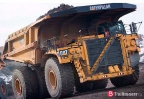 Да, берет он больше всех. Но тут есть и другие показатели. К примеру максимальная скорость у него- 64 км/ч, а вот у CAT и Liebherr аж до 110 без груза, естественно.))) Однако в этом случае и с грузом идут быстрее. Тут уже по логистике- больший грузопоток за единицу времени. Даже если сделать 1 000 тонн в одну машину, то машина будет ехать "пешком", а меньшие собратья принесут куда больше пользы.......