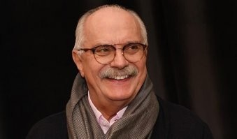 Его зовут Никита.