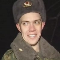 Мужчина больше часа сидел на вышке, пока полиция уговаривала его спуститься