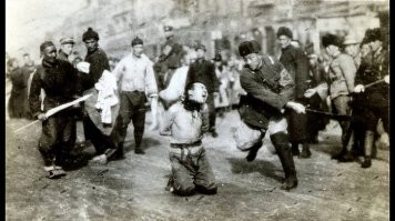 Не знаю что они там жрут,но в башке у них точно каки.