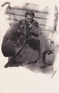 Ну что, блогеры, тиктокеры, антиваксеры, чайлдфри, веганы, зожники, гозман-ройзман-варламов-боня-макаревич-сванидзе, подискутируем?
90 лет фотографии а жопы до сих пор пылают от одного упоминания