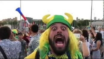 "Я в маске, я не болею": проголодавшийся мужчина устроил истерику возле кафе