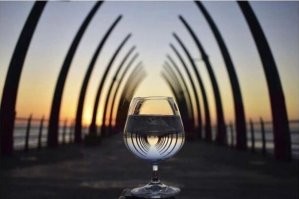 Я, конечно, не бог фотошопа, но если не сильно присматриваться...)))