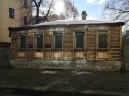 Немного добавлю от себя:
Домик Мастера (Мансуровский переулок)
