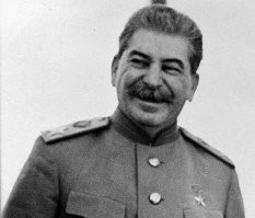 Товарищ Сталин смеется над этим хоррор-муви. В 1937 он навел такой хоррор на советских пиплов, что они срались от страха, когда рано утром слышали стук в дор. Такого хоррора не было ни в одном голливудском хоррор-блокбастере.