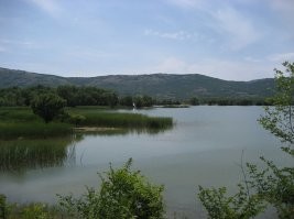 Озеро, которое высушили из-за того что каклы перекрыли воду.