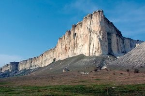 Меня и дома всё устраивает. Однако, путешествия - это всегда интересно.