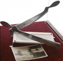 Всё примерно тоже самое, тока фотик покруче был - Зенит. А ещё у меня были резаки для бумаги (фигурный и ровный).