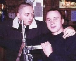 Ага, Обама руководит!
Фашист Александр Шпрыгин (Каманча) лидер футбольных ультрас и хозяин. 
Давить гадов?