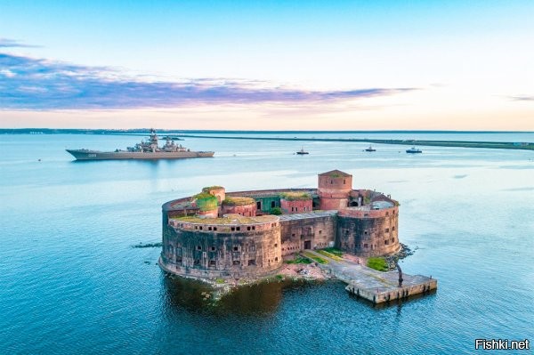 Неприступная морская крепость –русский форт Боярд на Каспии. Необитаем и очень опасен