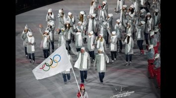 Они могли выступать под флагом своей РОДИНЫ.
Нам остался только вот такой.