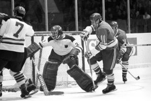 А вот ещё один рекордсмен советского хоккея Александр Мартынюк (дай бог ему здоровья) в 73-м забросил в ворота сборной ФРГ восемь шайб.