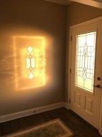 Красивое. Как будто рассматривает, как где-то вдали несколько мелких с лохматыми ногами идут с кольцом куда-то вдаль...