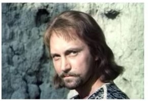 Жесть, никогда бы в нём Вертера не признал бы, если б специально не сказали бы, - да и то - до сих пор не могу увидеть связи
)