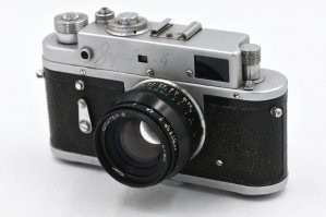 Первый Зоркий-4 (батин), потом Зенит-TTL, Praktica (досталась по случаю). TTL пожалуй использовался наиболее интенсивно. Был и полный парк объективов. Ну и вот это вот панорамное чудо ФТ-2, фото делалось на три стандартных кадра, путем поворота объектива.