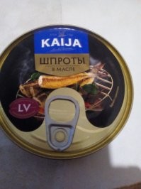 Давеча (пару недель назад) в магазине Магнит увидел шпроты, 126 руб.  Значит выпускают и как то провозят.
За качество фото извините. Телефон-с....