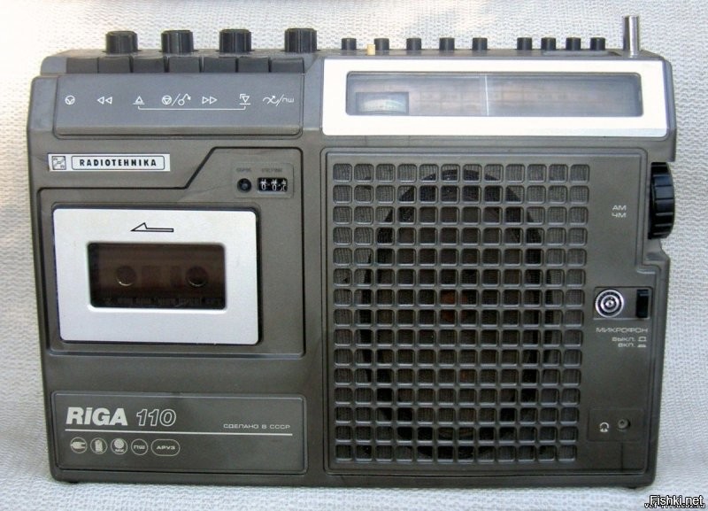 Radiotehnika RRR   латвийский производитель радиоаппаратуры и акустических систем. Преемник предприятий, первое из которых основано в 1926 году.
Продукция: Акустические системы, блочная радиоаппаратура, радиолы, магнитолы, радиоприёмники. Кстати на заводе в последнее время разрабатывали видеомагнитофоны. Но к сожалению...
 Последнее фото: Демонтаж административного здания "RRR".
Кому интересно история завода: