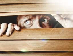 Сиди дома. Электрощиток выруби и воду перекрой.