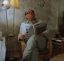 Это потом она стала "Шляпа сантехника Афони", а изначально она была шляпа штукатура Коли, ему её Клавдия из Риги привезла.