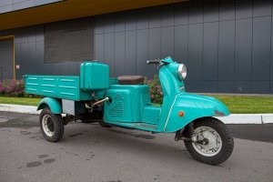 У меня в роте управления был ШТАТНЫЙ (!) мотороллер "Муравей". Почтальон пользовался. Во круть. Больше такого даже не слышал