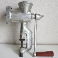 Мясорубка 1980г работает на даче до сих пор. Вместо ручки кручу дрелью.