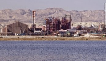 Ученые давно бьют тревогу???, 
однако пока  там понастроили комбинатов  по производству соли и прочих минералов и не закроют никогда, потому что они уже  почти 100лет денежки приносят израильтянам и иорданцам.