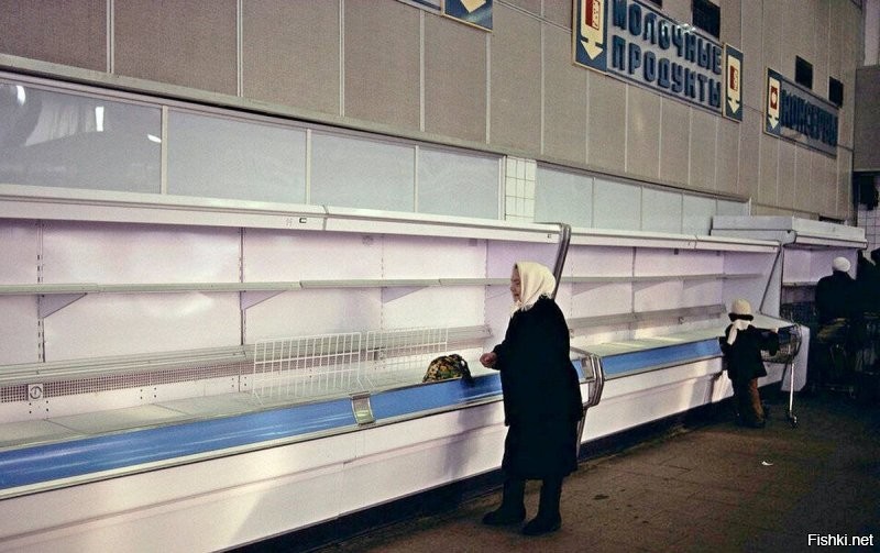 В основном магазины в СССР выглядели так:
