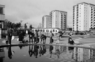 Вот для сравнения Швеция, окраина Стокгольма 1964 год. Программа называлась Миллион