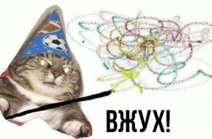 Кошка достала котёнку его любимую игрушку