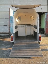 "(интересно, кстати, а в какой машине в Норильске перевозят оленей?)." - в прицепе - коневозке.