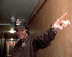 Эти люди с нетерпением ждали посылку, но доставка принесла им одно расстройство