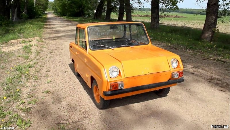 C-3А   базовый вариант мотоколяски, выпускался с 1958 по 1962 год.
C-3АБ   модификация базового варианта, отличалась рулевым управлением реечного типа и боковым остеклением.
С3АМ   модернизированный вариант мотоколяски, выпускался с 1962 по 1970 год. Модернизированная модель отличалась от базовой резиновыми шарнирами полуосей, более совершенным глушителем, гидравлическими телескопическими амортизаторами вместо фрикционных и рядом других незначительных улучшений.
С-3Б   модификация С3А, предназначенная для управления инвалидами с одной рукой и одной ногой, выпускалась в 1959 1962 годах (по другим сведениям в 1960 1961). Всего было выпущено 7 819 экземпляров данной модификации.
СМЗ С-1Л/С-3Л   двухместный трёхколёсный автомобиль-мотоколяска, выпускавшаяся с 1952 по 1956 год.
СМЗ С-3Д    двухместный четырёхколёсный автомобиль-мотоколяска . Автомобиль пришёл на смену мотоколяске С-3АМ в 1970 году.
P S Ни до, ни после на территории СНГ в подобных количествах не производилось ни одного автомобиля для людей с ограниченными возможностями. А благодаря крохотной и забавной машинке из Серпухова сотни тысяч советских и российских инвалидов обретали одну из важнейших свобод   возможность передвижения.