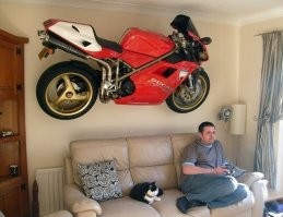 Грустно будет если на котейку упадёт.