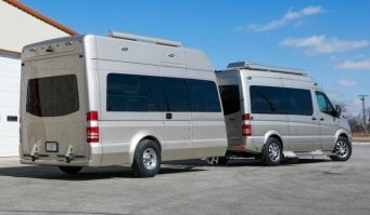 DE на фото. у меня практически такие же права, без трамваев и троллейбусов. 1 класс