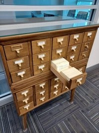 Не был ни в одной библиотеке, где их не используют!