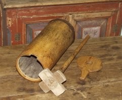 Примерно, с такой штукой в обнимку прошла часть моего детства. Автора моя бабушка по хрептине бы епанула за такой рецепт, это сколько бы ждать то пришлось.