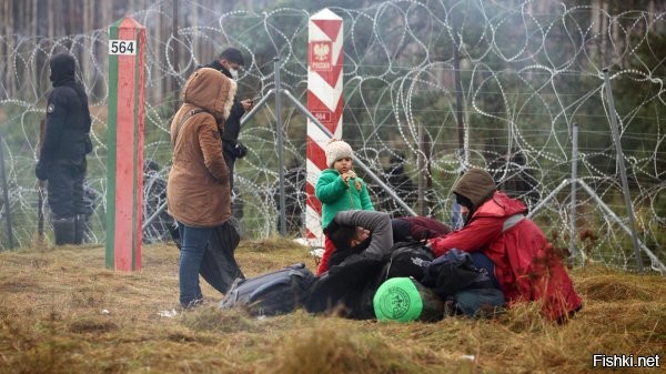 Никакой политики, просто юмор
- А мы пришли в гости поздравить поляков с днём независимости. Пустите нас.



Мы ненадолго.