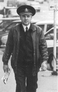 Из таких людей можно гвозди делать! 
Столкновение К-178 с "Рефержератор 13":
".....Оставшиеся в живых сгруппировались в 1-м торпедном отсеке. Старшим в лежащей на грунте аварийной подлодке остался старпом капитан-лейтенант Сергей Кубынин.
Томительно тянувшееся время подводного плена, неопределенность в дальнейшей судьбе, холод, кислородное голодание и постепенное отравление углекислым газом накладывали, конечно, определенный отпечаток на людей в 1-м отсеке. Но паники не было, как не было и равнодушия, смирения, дескать, пусть будет что будет. Подводники готовились к выходу из затонувшей субмарины через трубы торпедного аппарата. Это самый трудный путь, но иного в сложившейся критической ситуации не было.
К счастью, из 4 носовых торпедных аппаратов только два были загружены боевыми торпеда-ми. Если бы все 4, это был бы верный конец... Правда, и пустыми надо было суметь воспользоваться: лодка-то лежала на борту, и 4-й аппарат оказался у подводников над головой. Поднять в таком положении 80-килограммовую крышку над собой - требовалось немало усилий и сноровки. В конце концов это удалось, и сначала добровольцы-разведчики, а затем и другие моряки стали выбираться на поверхность, где их должны были встречать спасатели. Однако и здесь случились накладки, приведшие к трагическим последствиям...
Как рассказывал автору бывший старпом "эски" Сергей Кубынин: "Спасатели обнаружили, а затем потеряли из виду всплывавших ребят, в результате чего четверо подводников погибли, тела трех из них так и не были обнаружены. Трос-проводник водолазы завели не там, где мы надеялись его найти, что осложнило выход на поверхность. Только 6 человекам посчастливилось встретить водолазов и с их помощью перебраться в барокамеру лодки-спасателя. Остальные выбирались самостоятельно, так как не обнаружили около выхода из торпедного аппарата не только трос, но и страхующих водолазов - у них была пересменка...
Кроме того, во время попытки выбраться наружу скончался в трубе торпедного аппарата начальник штаба бригады подводных лодок - не выдержало сердце..."
Как и положено командиру, капитан-лейтенант Сергей Кубынин покидал осиротевшую изувеченную "эску" последним. Заканчивались третьи сутки пребывания в подводном плену, третьи сутки между жизнью и смертью. Убедившись, что живых в отсеке больше нет, он во-шел в торпедный аппарат...
Его тоже никто не встретил в районе клюза торпедного аппарата № 3, как было оговорено. На поверхности Сергея просто выловили багром...
Погибшие подводники без лишнего шума были погребены на Морском кладбище, а еще через некоторое время над братской могилой установили рубку подводной лодки, той самой "эски" с именами 32 погибших членов экипажа". 
Сергей Кубынин