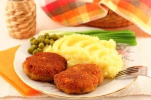 картоха с котлеткой - самый лучший вкус!!!