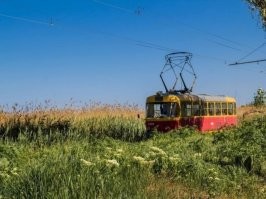 Одесса, трамвайчик в камышах, 20 номер, на Куяльник ездит.
там даже когдато "маски-шоу" снимали.
даже маршрут прилагаю
