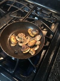 "Пожарил грибы для омлета и ПОНЯЛ,ЧТО У МЕНЯ НЕТ ЯИЦ"
С подобными признаниями лучше обратиться к духовному наставнику или психологу...