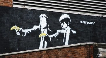 в Минске тоже рисуют? Кажется, нарисуй у вас на тп-шке портрет Цоя, ее власти с фундаментом из земли вырвут. В моем городе такие граффити начали появляться лет 10 назад, и я думаю, сильно под влиянием работ того же Бэнкси.