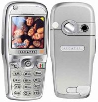 Был у меня такой аппарат. А у него сзади было выпуклое зеркальце. Копеечная приблуда, но если тебе приспичило сделать селфи - пожалуйста. Я к чему - в половине продаваемых смартфонов фронтальная камера даром не нужна. Но на всякий случай (а вдруг!) надо прихреначить сзади зеркальце. И нафиг все эти дырки в экране, брови, поворотные и выдвижные камеры...